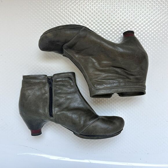 Vialis Ankle Boots 9.5 Green Leather Fairy Fantasy Zip Closure Spool Heel - Picture 2 of 10